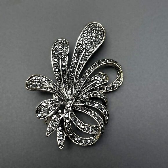 Silver with Dark Gray Crystal Floral Flower Ribbon Pin Back Brooch - Picture 2 of 10